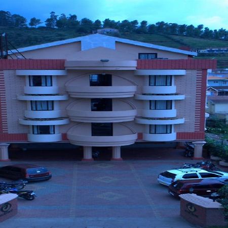 Hotel Blue Bird Ooty Exteriör bild