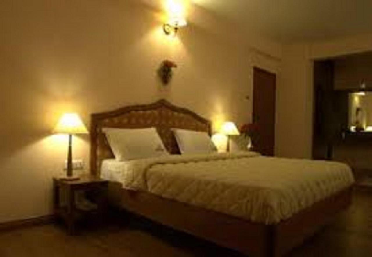 Hotel Blue Bird Ooty Exteriör bild