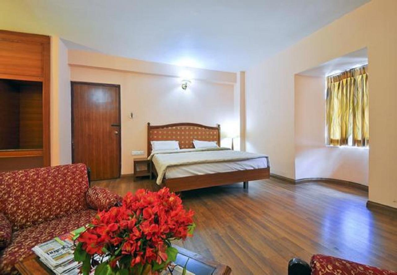 Hotel Blue Bird Ooty Exteriör bild