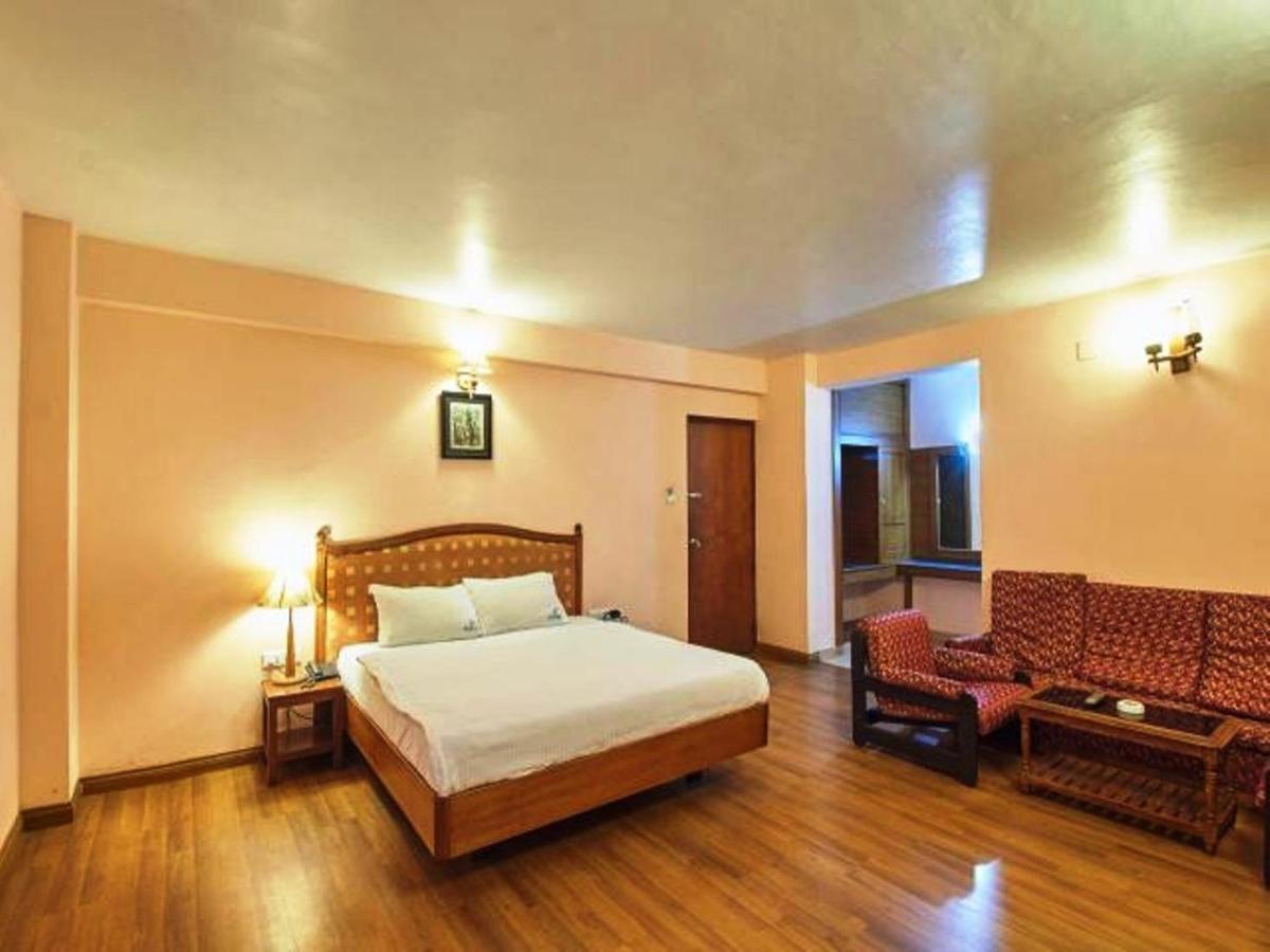 Hotel Blue Bird Ooty Exteriör bild