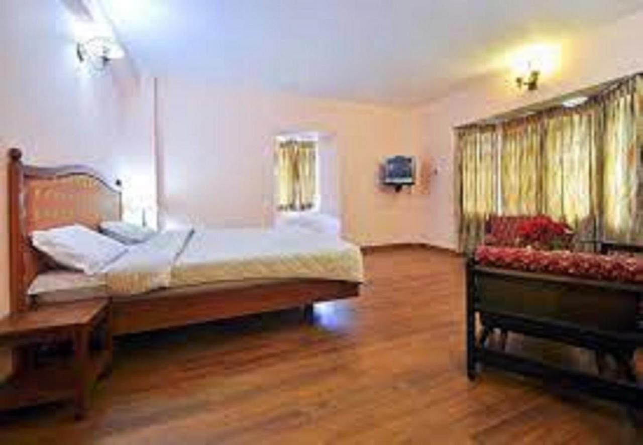 Hotel Blue Bird Ooty Exteriör bild
