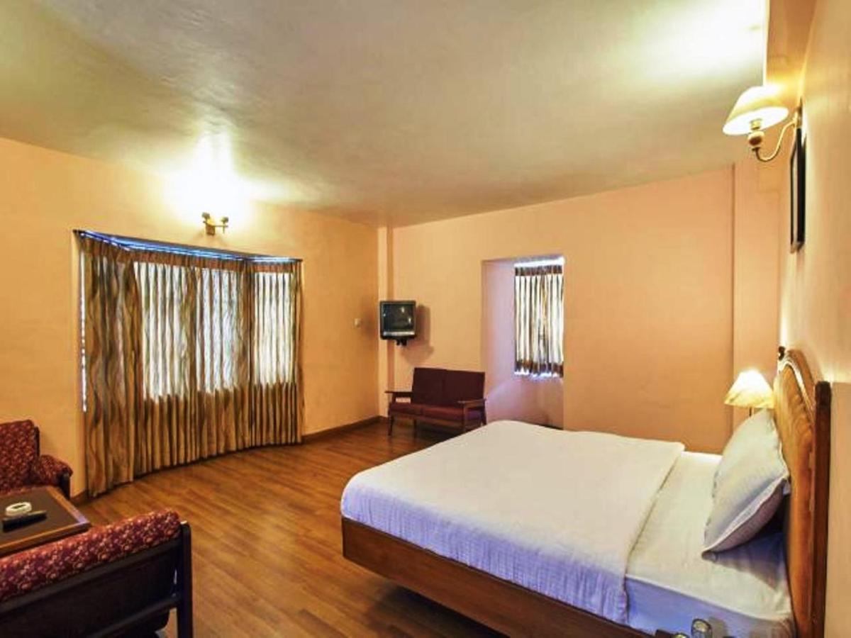 Hotel Blue Bird Ooty Exteriör bild