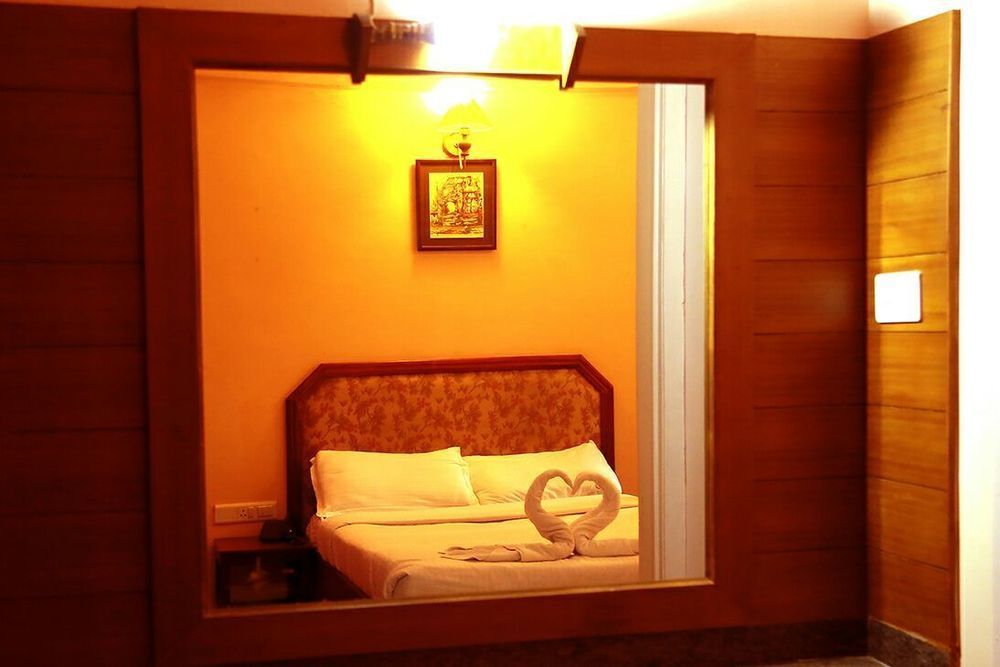 Hotel Blue Bird Ooty Exteriör bild