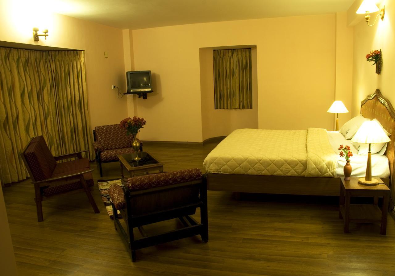Hotel Blue Bird Ooty Exteriör bild
