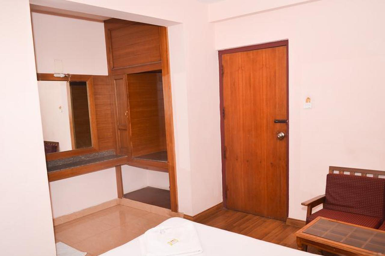 Hotel Blue Bird Ooty Exteriör bild