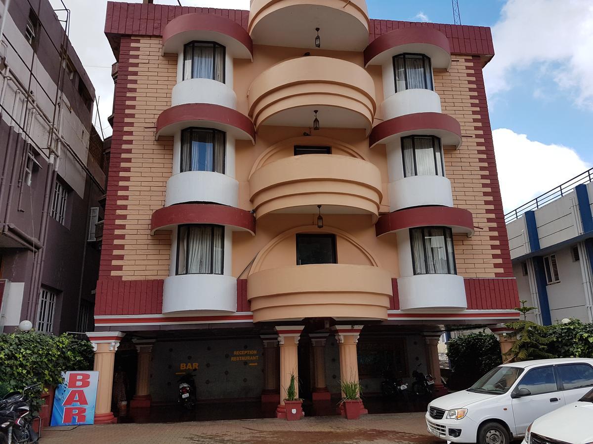 Hotel Blue Bird Ooty Exteriör bild