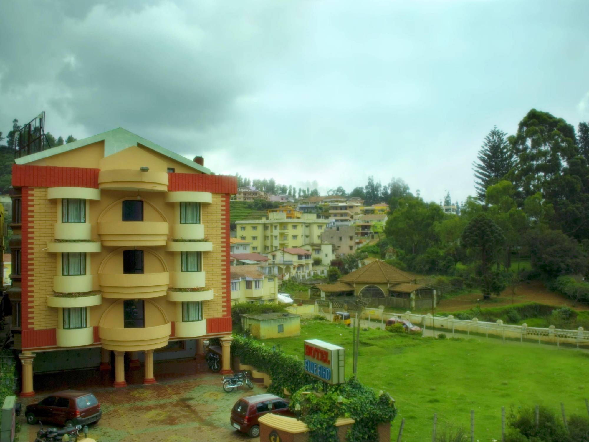 Hotel Blue Bird Ooty Exteriör bild